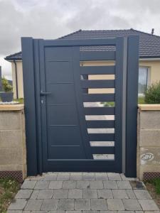 Artisan du vert - Portillon en aluminium coulissant CETAL gris anthracite
